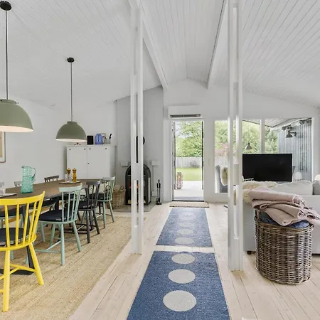 Holiday home Stunning In Jgerspris With Kitchen *